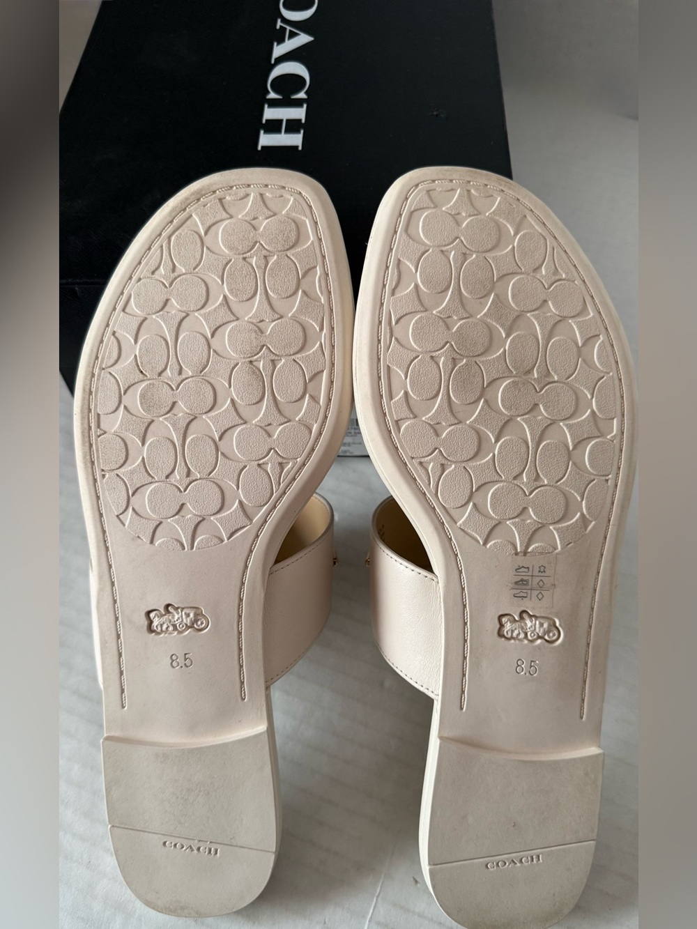 Coach Jada thong sandals in Chalk  leather sandals - Picture 3 of 3